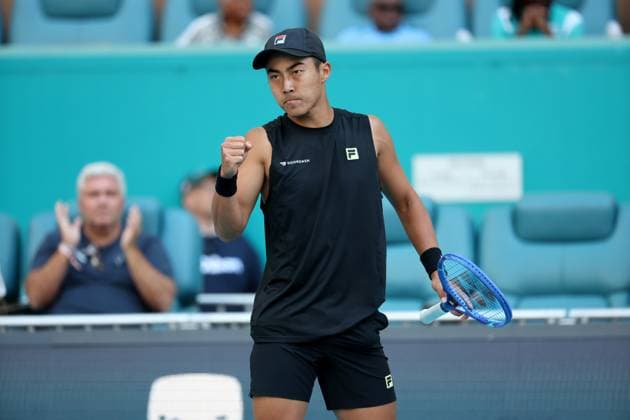 March 21, 2025, Miami Gardens, Florida, United States Of America: MIAMI GARDENS, FLORIDA - MARCH 21: Novak Djokovic of Serbia defeats Rinky Hijikata of Australia during Day 4 of the Miami Open at Hard Rock Stadium on March 21, 2025 in Miami Gardens, Florida. ...People: Rinky Hijikata Miami Gardens United States Of America - ZUMAs214 20250321_ada_s214_069 Copyright: xSMGx