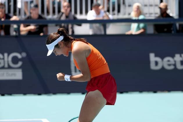 March 21, 2025, Miami Gardens, Florida, United States Of America: MIAMI GARDENS, FLORIDA - MARCH 21: Emma Raducanu of Great Britain defeats Emma Navarro of the United States in the second round of the women s singles at the Miami Open at the Hard Rock Stadium on March 21, 2025 in Miami Gardens, Florida....People: Emma Raducanu Miami Gardens United States Of America - ZUMAs214 20250321_ada_s214_097 Copyright: xSMGx