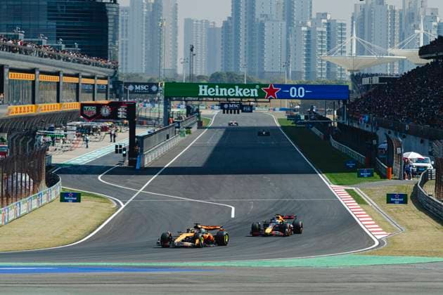 Formula 1 Heineken Chinese Grand Prix 2025 Jun Da Tan OVERTAKE MAXPPP - Shanghai 02 07 2023 81 PIASTRI Oscar (aus), McLaren F1 Team, action 01 VERSTAPPEN Max (nld), Red Bull Racing, action, action during the Formula 1 Heineken Chinese Grand Prix 2025, the 2nd round of the 2025 FIA Formula 1 World Championship, WM, Weltmeisterschaft at the Shanghai International Circuit from March 20 to 23, 2025, in Shanghai, China Shanghai China Copyright: xOVERTAKE MAXPPPxJunxDaxTanx OVT202503227814 OVT202503227814