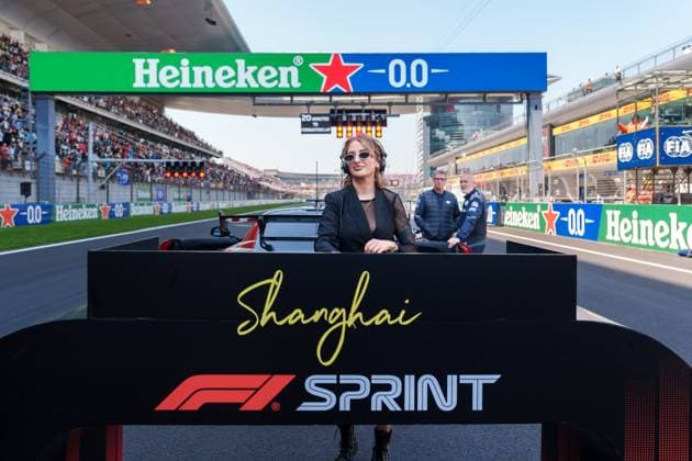 SHANGHAI, CHINA - MARCH 22: A DJ performs on the grid during the sprint race of the Formula One Chinese Grand Prix at the Shanghai International Circuit on March 22, 2025 in Shanghai, China.  Copyright: xVCGx 111556559960