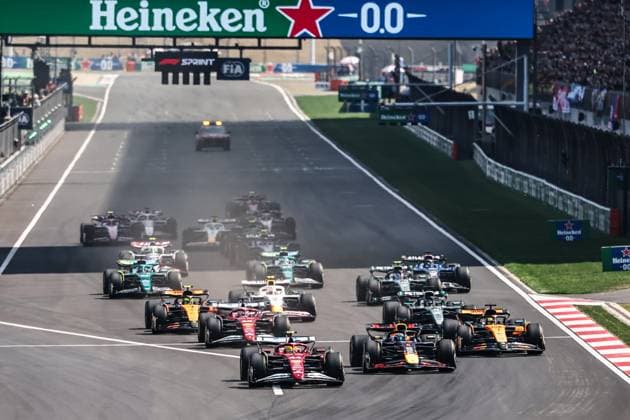 F1 Grand Prix Of China - Sprint & Qualifying The race starts during the Sprint ahead of the F1 Grand Prix of China at Shanghai International Circuit in Shanghai, China, on March 22, 2025. Shanghai Shanghai China  Copyright: xPaddockerx originalFilename:paddocker-f1grandp250321_npjfQ.jpg