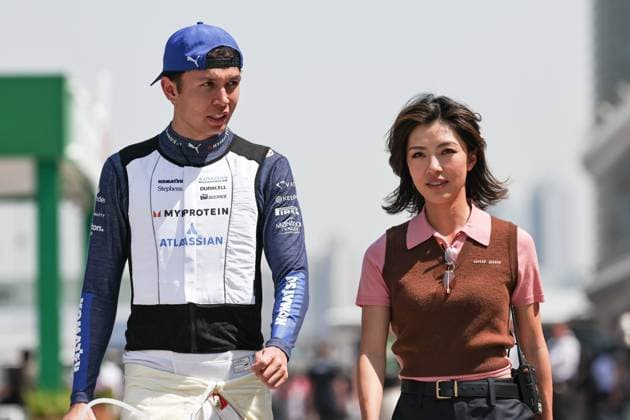 F1 Grand Prix Of China - Sprint & Qualifying Alexander Albon of Thailand and Atlassian Williams Racing walks with his girlfriend Lily He Muni in the paddock during Sprint ahead of the F1 Grand Prix of China at Shanghai International Circuit in Shanghai, China, on March 22, 2025. Shanghai Shanghai China  Copyright: xPaddockerx originalFilename:paddocker-f1grandp250321_npw8H.jpg