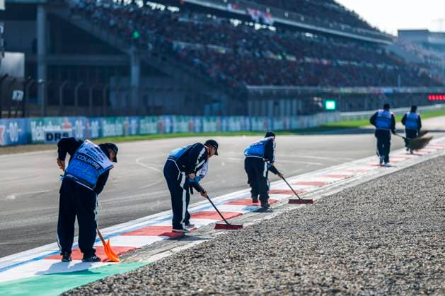 F1 - CHINESE GRAND PRIX 2025 marshall, commissaire de piste, marshal, marshalls, marshals during the Formula 1 Heineken Chinese Grand Prix 2025, 2nd round of the 2025 FIA Formula One World Championship, WM, Weltmeisterschaft from March 21 to 23, 2025 on the Shanghai International Circuit, in Shanghai, China - ShanghaiChina Copyright: xJavierxJimenezx