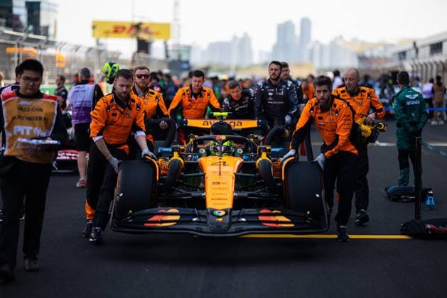 F1 - CHINESE GRAND PRIX 2025 04 NORRIS Lando (gbr), McLaren F1 Team MCL39, action during the Formula 1 Heineken Chinese Grand Prix 2025, 2nd round of the 2025 FIA Formula One World Championship, WM, Weltmeisterschaft from March 21 to 23, 2025 on the Shanghai International Circuit, in Shanghai, China - ShanghaiChina  Copyright: xJavierxJimenezx