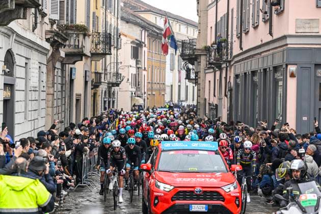 2025 Milan - Sanremo UCI WorldTour cycling race SANREMO, ITALY - MARCH 22 : Illustration picture of the start of the race during the UCI WorldTour 116th Milan - Sanremo cycling race with start in Pavia and finish at the Via Roma in Sanremo on March 22, 2025 in Sanremo, Italy, 22 03 2025 ( Motordriver Kenny Verfaillie - Sanremo Italy  Copyright: xNicoxVereeckenx