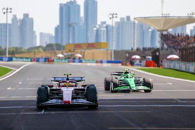 FORMULA 1 CHINESE GRAND PRIX 2025 LEWIS HAMILTON (GBR) of Scuderia Ferrari 44 and GABRIEL BORTOLETO (BRA) of Kick Sauber 5 during the FORMULA 1 HEINEKEN CHINESE GRAND PRIX 2025 at the Shanghai Audi International Circuit, Shanghai, China on 22 March 2025 Credit: Antoine Lapeyre Every Second Media Editorial use only. All images are copyright Every Second Media Limited. No images may be reproduced without prior permission. Copyright: xIMAGO EveryxSecondxMediax ESM-1387-0030 AntoinexLapeyrex xEveryxSecondxMediax