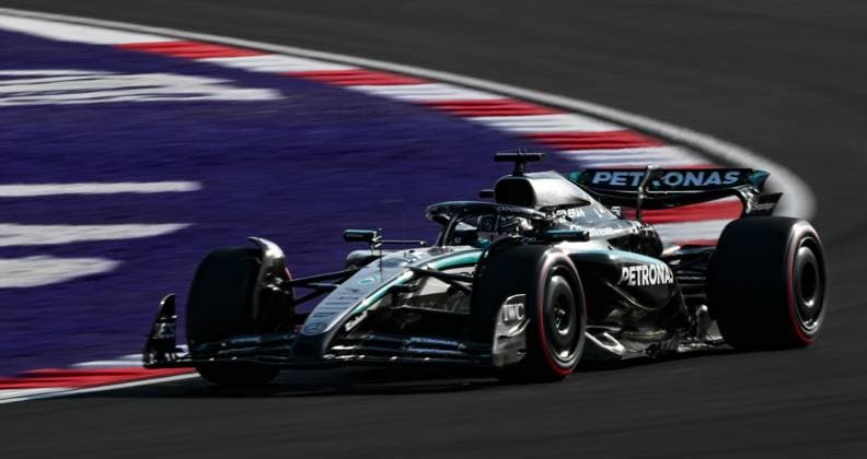 (250322) -- SHANGHAI, March 22, 2025 -- Mercedes driver George Russell of Britain competes during the qualifying of the Formula 1 Chinese Grand Prix at the Shanghai International Circuit in east China s Shanghai, on March 22, 2025. ) (SP)CHINA-SHANGHAI-FORMULA 1-QUALIFYING (CN) XiaxYifang 