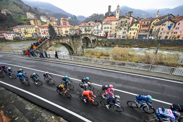 2025 Milan - Sanremo UCI WorldTour cycling race SANREMO, ITALY - MARCH 22 : Illustration picture of the peloton during the UCI WorldTour 116th Milan - Sanremo cycling race with start in Pavia and finish at the Via Roma in Sanremo on March 22, 2025 in Sanremo, Italy, 22 03 2025 ( Motordriver Kenny Verfaillie - Sanremo Italy  Copyright: xNicoxVereeckenx