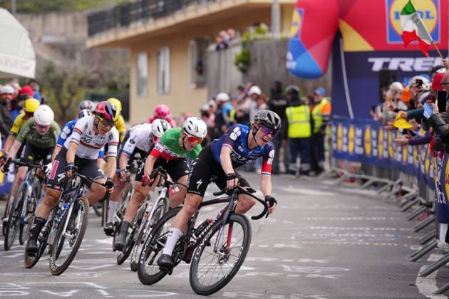 The pack rides cycles during the women™s elite race of the Sanremo Women, one day cycling race from Genova to Sanremo in 156km - North Italy- Saturday, March 22, 2025. - cycling .  Copyright: xMarcoxAlpozzi LaPressex