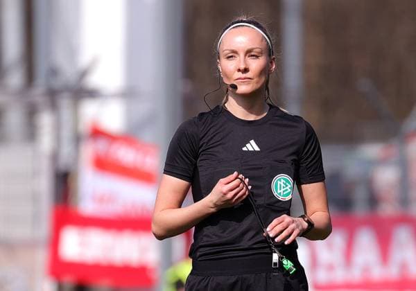 22 03 2025, Germany, Stuttgart, Soccer Regionalliga Südwest, SV Stuttgarter Kickers vs Kickers Offenbach, Referee Fabienne Michel