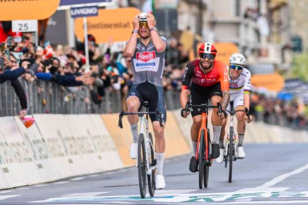 Bilder des Jahres 2025, Sport 03 März Sport Themen der Woche KW12 Sport Bilder des Tages 2025 Milan - Sanremo UCI WorldTour cycling race SANREMO, ITALY - MARCH 22 : Van Der Poel Mathieu (NED) of Alpecin - Deceuninck celebrating his victory during the UCI WorldTour 116th Milan - Sanremo cycling race with start in Pavia and finish at the Via Roma in Sanremo on March 22, 2025 in Sanremo, Italy, 22 03 2025 ( Motordriver Kenny Verfaillie - Sanremo Italy  Copyright: xNicoxVereeckenx