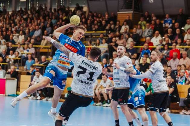 VfL Luebeck Schwartau vs HC Elbflorenz Dresden, Handball, 2 Bundesliga, 22 03 25 Einar Nickelsen Nr 42, VfL Luebeck Schwartau vs Oliver Seidler Nr 71, HC Elbflorenz Dresden VfL Luebeck Schwartau vs HC Elbflorenz Dresden, Handball, 2 Bundesliga, 22 03 25 Luebeck Hansehalle Schleswig Holstein Germany Copyright: xChristianxSchaffrathx xMedienwerkxLübeckx