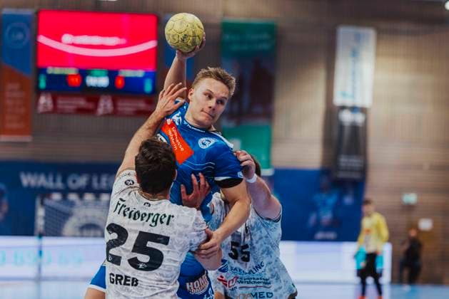 VfL Luebeck Schwartau vs HC Elbflorenz Dresden, Handball, 2 Bundesliga, 22 03 25 Einar Nickelsen Nr 42, VfL Luebeck Schwartau vs Sebastian Gress Nr 25, HC Elbflorenz Dresden and Timo Loeser Nr 55, HC Elbflorenz Dresden VfL Luebeck Schwartau vs HC Elbflorenz Dresden, Handball, 2 Bundesliga, 22 03 25 Luebeck Hansehalle Schleswig Holstein Germany Copyright: xChristianxSchaffrathx xMedienwerkxLübeckx