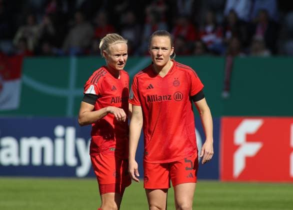 Soccer, Womens DFB Cup, FC Bayern Munich TSG 1899 Hoffenheim, Semi-final, FC Bayern Campus Pernille Harder FC Bayern Munich left with Magdalena Eriksson FC Bayern Munich right in conversation before a free kick