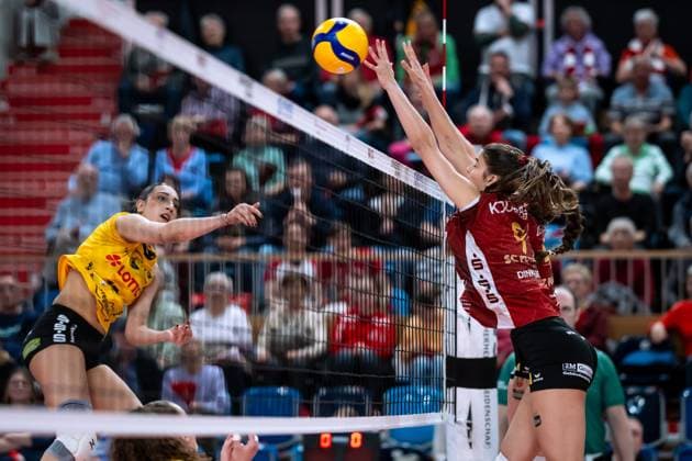 VBL Volleyball Bundesliga PlayOff quarter-finals, SC Potsdam VfB Suhl 22 03 2025 VBL Volleyball Bundesliga PlayOff quarter-finals SC Potsdam VfB Suhl 22 03 2025 9 Anna Koulberg SCP , 17 Julia de Paula Viana VfB Suhl Copyright: xBEAUTIFULxSPORTS NicolxMarschallx