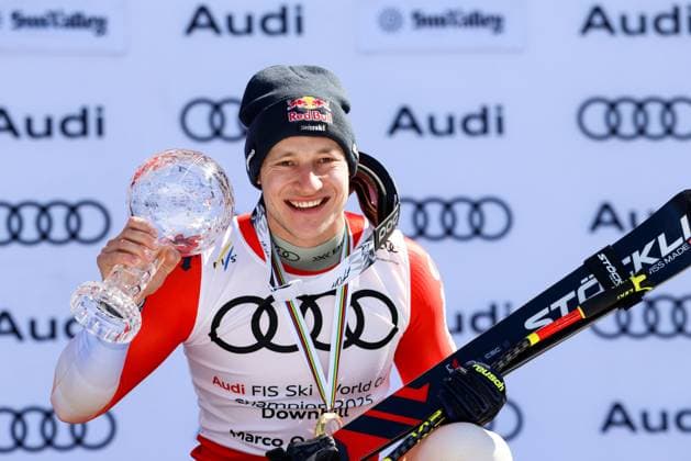 Sport Themen der Woche KW12 Sport Bilder des Tages ALPINE SKIING - FIS WC Final Sun Valley SUN VALLEY,IDAHO,USA,22.MAR.25 - ALPINE SKIING - FIS World Cup Final, award ceremony for the Downhill World Cup Men. Image shows the rejoicing of Marco Odermatt. keywords: crystal globe .  GEPAxpictures xGregxM.xCooper