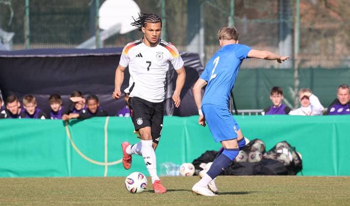 Sport Themen der Woche KW12 Sport Bilder des Tages U19-EM-Qualifikation: Deutschland vs Finnland Gifhorn, 22.03.2025, Fuball, U19, EM-Qualifikation, Deutschland vs Finnland, Bild zeigt: Paris Brunner (DFB, 7) Gifhorn *** U19 European Championship Qualification Germany vs Finland Gifhorn, 22 03 2025, Football, U19, European Championship Qualification, Germany vs Finland, Picture shows Paris Brunner DFB, 7 Gifhorn