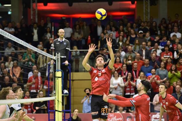 Sam Elgert TV Rottenburg, 09 , right Yannick Menke TV Rottenburg, 12 and Niklas Lichtenauer TV Rottenburg, 08 TV Rottenburg vs Barock Volleys Ludwigsburg, Volleyball, 2 Bundesliga Sued, 24 Matchday, Season 2024 2025, 22 03 2025, TV Rottenburg vs Barock Volleys Ludwigsburg, Volleyball, 2 Bundesliga Sued, 24 Matchday, Season 2024 2025, 22 03 2025 Rottenburg Copyright: xEibner-Pressefoto RalphxKunzex EP_RKE