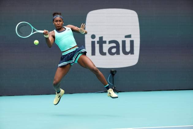 March 22, 2025, Miami Gardens, Florida, United States Of America: MIAMI GARDENS, FLORIDA - MARCH 22: Coco Gauff of the United States defeats Maria Sakkari of Greece during their match on day 5 at Hard Rock Stadium on March 22, 2025 in Miami Gardens, Florida....People: Coco Gauff Miami Open 2025 - Day 5  - ZUMAs214 20250322_ada_s214_006 Copyright: xSMGx