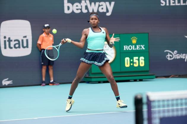 March 22, 2025, Miami Gardens, Florida, United States Of America: MIAMI GARDENS, FLORIDA - MARCH 22: Coco Gauff of the United States defeats Maria Sakkari of Greece during their match on day 5 at Hard Rock Stadium on March 22, 2025 in Miami Gardens, Florida....People: Coco Gauff Miami Open 2025 - Day 5  - ZUMAs214 20250322_ada_s214_040 Copyright: xSMGx
