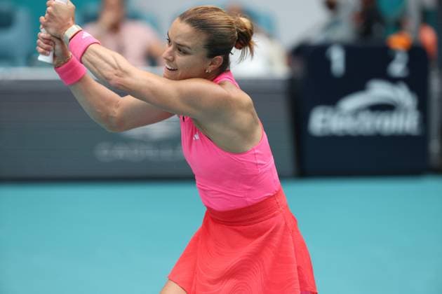 March 22, 2025, Miami Gardens, Florida, United States Of America: MIAMI GARDENS, FLORIDA - MARCH 22: Coco Gauff of the United States defeats Maria Sakkari of Greece during their match on day 5 at Hard Rock Stadium on March 22, 2025 in Miami Gardens, Florida....People: Maria Sakkari Miami Open 2025 - Day 5  - ZUMAs214 20250322_ada_s214_026 Copyright: xSMGx