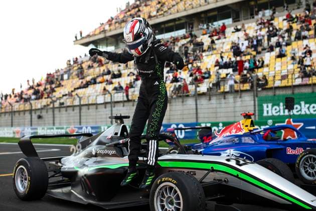AUTO - F1 ACADEMY 2025 - SHANGHAI PIN Doriane (fra), Prema Racing, Supporter by Mercedes, Tatuus F4-T421, portrait celebration victory during the 1st round of the 2025 F1 Academy Championship from March 21 to 23, 2025 on the Shanghai International Circuit, in Shanghai, China - ShanghaiChina  Copyright: xXavixBonillax
