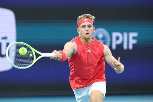 March 22, 2025, Miami Gardens, Florida, United States Of America: MIAMI GARDENS, FLORIDA - MARCH 22: Francis Tiafoe of the United States defeats Alejandro Davidoich Fokina of Spain during their match on day 5 at Hard Rock Stadium on March 22, 2025 in Miami Gardens, Florida...People: Alejandro Davidoich Miami Open 2025 - Day 5  - ZUMAs214 20250322_ada_s214_099 Copyright: xSMGx