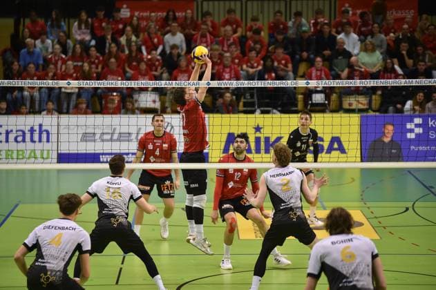 Aurel Sprenger TV Rottenburg, 17 puts the ball with the fan block in the back TV Rottenburg vs Barock Volleys Ludwigsburg, Volleyball, 2 Bundesliga Sued, 24 Matchday, Season 2024 2025, 22 03 2025, TV Rottenburg vs Barock Volleys Ludwigsburg, Volleyball, 2 Bundesliga Sued, 24 Matchday, Season 2024 2025, 22 03 2025 Rottenburg Copyright: xEibner-Pressefoto RalphxKunzex EP_RKE