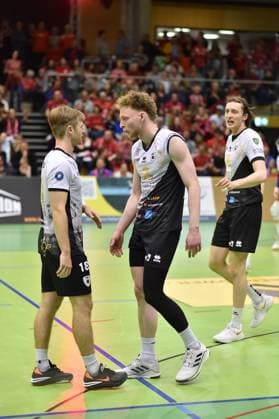 from left Ryan Slater Barock Volleys MTV Ludwigsburg, 18 , Philipp Herrmann Barock Volleys MTV Ludwigsburg, 02 , Ben Simon Bonin Barock Volleys MTV Ludwigsburg, 06 TV Rottenburg vs Barock Volleys Ludwigsburg, Volleyball, 2 Bundesliga Sued, 24 Matchday, Season 2024 2025, 22 03 2025, TV Rottenburg vs Barock Volleys Ludwigsburg, Volleyball, 2 Bundesliga Sued, 24 Matchday, Season 2024 2025, 22 03 2025 Rottenburg Copyright: xEibner-Pressefoto RalphxKunzex EP_RKE