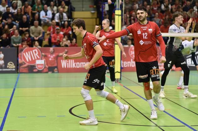 Joy, jubilation for Sam Elgert TV Rottenburg, 09 , on the right Yannick Menke TV Rottenburg, 12 , in the background Moritz Rauber TV Rottenburg, 02 TV Rottenburg vs Barock Volleys Ludwigsburg, Volleyball, 2 Bundesliga Sued, 24 Matchday, Season 2024 2025, 22 03 2025, TV Rottenburg vs Barock Volleys Ludwigsburg, Volleyball, 2 Bundesliga Sued, 24 Matchday, Season 2024 2025, 22 03 2025 Rottenburg Copyright: xEibner-Pressefoto RalphxKunzex EP_RKE