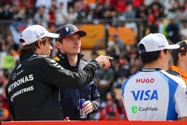 FORMULA 1 CHINESE GRAND PRIX 2025 RACE DAY MAX VERSTAPPEN (NED) of Oracle Red Bull Racing 1 and ANDREA KIMI ANTONELLI (ITA) of Mercedes-AMG PETRONAS F1 Team 12 during the drivers™ parade during the FORMULA 1 HEINEKEN CHINESE GRAND PRIX 2025 RACE DAY at the Shanghai Audi International Circuit, Shanghai, China on 23 March 2025 Credit: Every Second Media Editorial use only. All images are copyright Every Second Media Limited. No images may be reproduced without prior permission. Copyright: xIMAGO EveryxSecondxMediax ESM-1388-0014 AntoinexLapeyrex xEveryxSecondxMediax