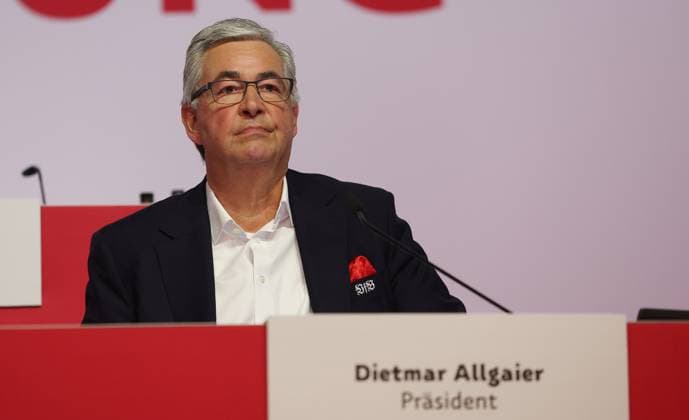 Stuttgart , General Meeting VfB Stuttgart , Dietmar Allgaier