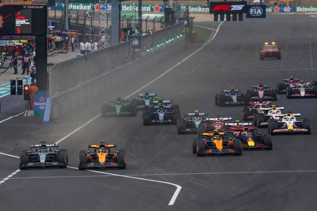Shanghai, China Formula1 GP of China, No 63 George Russel GBR , Mercedes AMG PETRONAS Formula One Team, Mercedes AMG F1 W16 E Performance, No 81 Oscar Piastri AUS , McLaren MCL39, Mercedes, Start Shanghai China