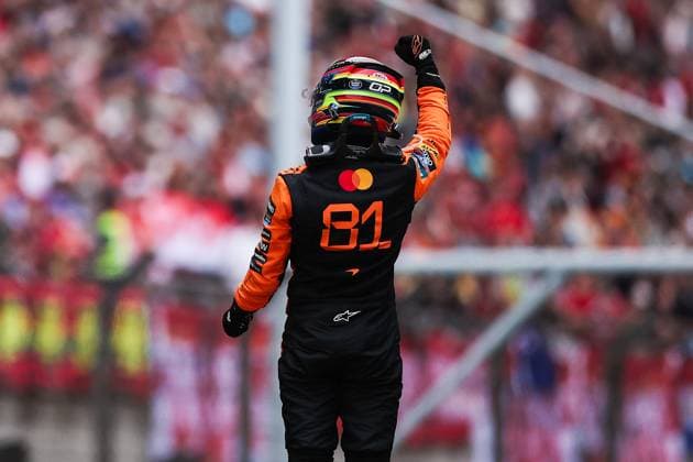F1 - CHINESE GRAND PRIX 2025 PIASTRI Oscar (aus), McLaren F1 Team MCL39, portrait celebration during the Formula 1 Heineken Chinese Grand Prix 2025, 2nd round of the 2025 FIA Formula One World Championship, WM, Weltmeisterschaft from March 21 to 23, 2025 on the Shanghai International Circuit, in Shanghai, China - ShanghaiChina  Copyright: xEricxAlonsox