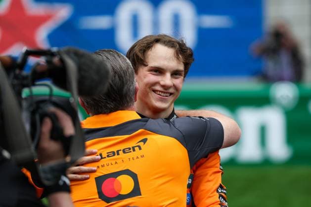 FORMULA 1 CHINESE GRAND PRIX 2025 RACE DAY OSCAR PIASTRI (AUS) of McLaren Racing 81and ZAK BROWN celebrating after the race on the track during the FORMULA 1 HEINEKEN CHINESE GRAND PRIX 2025 RACE DAY at the Shanghai Audi International Circuit, Shanghai, China on 23 March 2025 Credit: Every Second Media Editorial use only. All images are copyright Every Second Media Limited. No images may be reproduced without prior permission. Copyright: xIMAGO EveryxSecondxMediax ESM-1388-0083 AntoinexLapeyrex xEveryxSecondxMediax