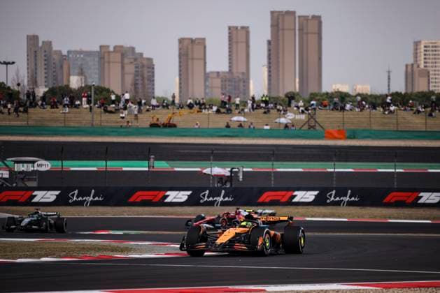 F1 - CHINESE GRAND PRIX 2025 04 NORRIS Lando (gbr), McLaren F1 Team MCL39, action during the Formula 1 Heineken Chinese Grand Prix 2025, 2nd round of the 2025 FIA Formula One World Championship, WM, Weltmeisterschaft from March 21 to 23, 2025 on the Shanghai International Circuit, in Shanghai, China - ShanghaiChina  Copyright: xXavixBonillax