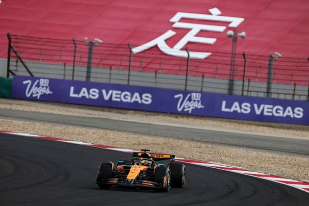 F1 - CHINESE GRAND PRIX 2025 81 PIASTRI Oscar (aus), McLaren F1 Team MCL39, action during the Formula 1 Heineken Chinese Grand Prix 2025, 2nd round of the 2025 FIA Formula One World Championship, WM, Weltmeisterschaft from March 21 to 23, 2025 on the Shanghai International Circuit, in Shanghai, China - ShanghaiChina  Copyright: xXavixBonillax