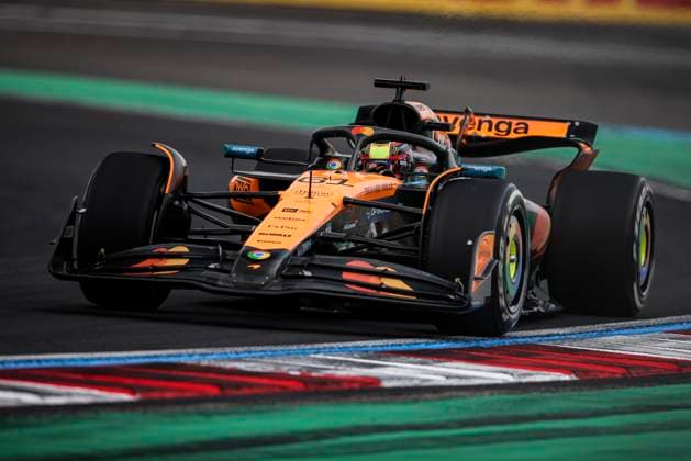 F1 - CHINESE GRAND PRIX 2025 81 PIASTRI Oscar (aus), McLaren F1 Team MCL39, action during the Formula 1 Heineken Chinese Grand Prix 2025, 2nd round of the 2025 FIA Formula One World Championship, WM, Weltmeisterschaft from March 21 to 23, 2025 on the Shanghai International Circuit, in Shanghai, China - ShanghaiChina  Copyright: xXavixBonillax