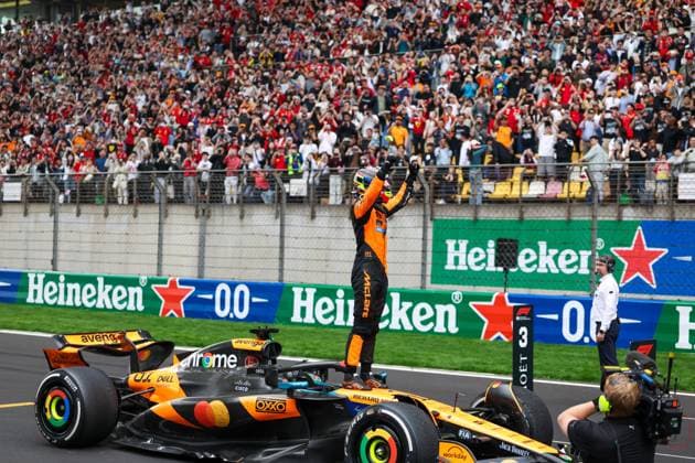 FORMULA 1 CHINESE GRAND PRIX 2025 RACE DAY OSCAR PIASTRI (AUS) of McLaren Racing 81 celebrating his win during the FORMULA 1 HEINEKEN CHINESE GRAND PRIX 2025 RACE DAY at the Shanghai Audi International Circuit, Shanghai, China on 23 March 2025 Credit: Every Second Media Editorial use only. All images are copyright Every Second Media Limited. No images may be reproduced without prior permission. Copyright: xIMAGO EveryxSecondxMediax ESM-1388-0094 AntoinexLapeyrex xEveryxSecondxMediax