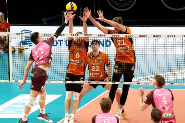 DEU, DVV, 1 VBL, BR Volleys vs Netzhoppers KW Bestensee, 23 03 2025, Max Schmeling Halle, Berlin, DEU, DVV, 1 VBL, BR Volleys vs Netzhoppers KW Bestensee, in the picture Johannes Tille BR Volleys 6 , Jake Hanes BR Volleys 22 , Tobias Krick BR Volleys 21 , Theo Timmermann Netzhoppers 11 Photo Juergen Engler nordphoto GmbH nordphotoxGmbHx xEngler nph00076