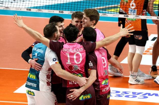 DEU, DVV, 1 VBL, BR Volleys vs Netzhoppers KW Bestensee, 23 03 2025, Max Schmeling Halle, Berlin, DEU, DVV, 1 VBL, BR Volleys vs Netzhoppers KW Bestensee, in the picture Netzhoppers player circle Photo Juergen Engler nordphoto GmbH nordphotoxGmbHx xEngler nph00076