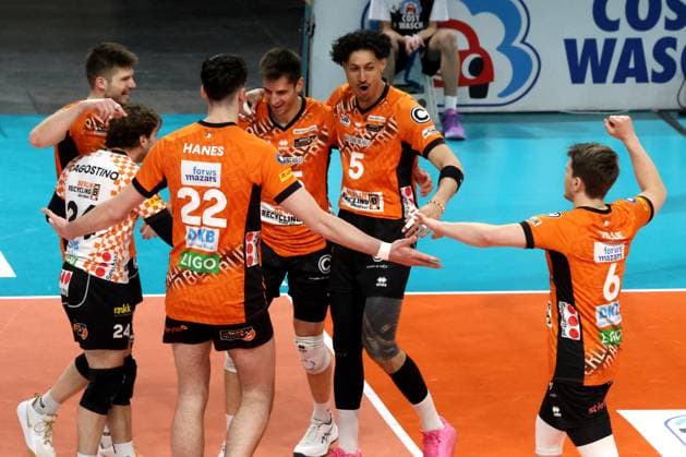 DEU, DVV, 1 VBL, BR Volleys vs Netzhoppers KW Bestensee, 23 03 2025, Max Schmeling Halle, Berlin, DEU, DVV, 1 VBL, BR Volleys vs Netzhoppers KW Bestensee, in the picture BR Volleys player circle Photo Juergen Engler nordphoto GmbH nordphotoxGmbHx xEngler nph00076