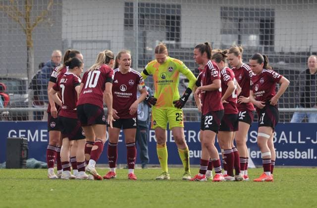 23 03 2025 Soccer Season 2024 2025 2 Women Soccer Bundesliga 19 Matchday 1 FC Nuremberg FCN Club Clubfrauen VfL Bochum Sportfoto Zink DaMa xdaxmax Luisa Guttenberger 4, 1 FC Nuremberg FCN speaks to team after falling behind Team