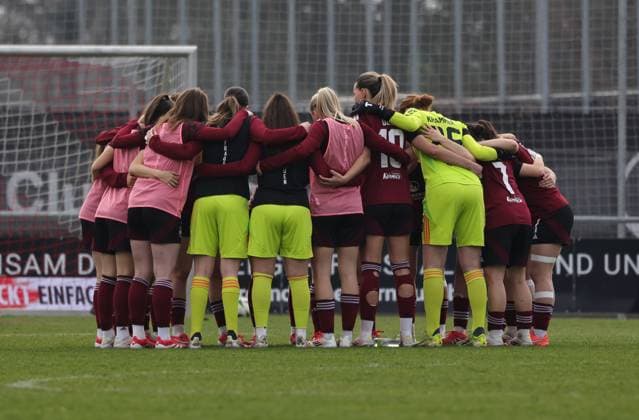 23 03 2025 Soccer Season 2024 2025 2 Women Soccer Bundesliga 19 Matchday 1 FC Nürnberg FCN Club Clubfrauen VfL Bochum Sportfoto Zink DaMa xdaxmax Team circle Team circle of the team Team of the FCN before the start of the match