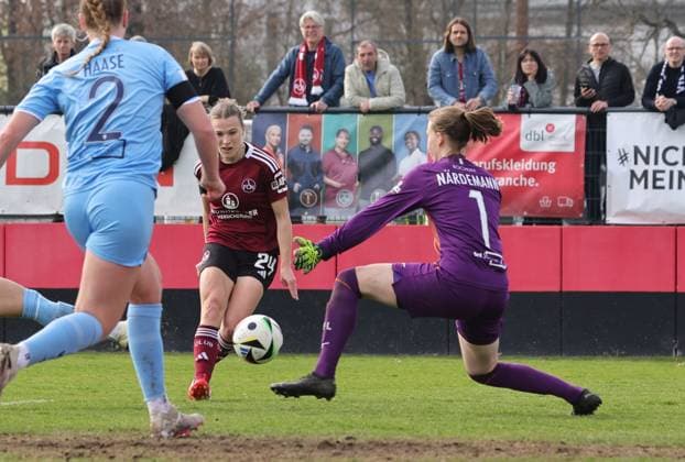23 03 2025 Soccer season 2024 2025 2 Women Soccer Bundesliga 19 Matchday 1 FC Nürnberg FCN Club Clubfrauen VfL Bochum Sportfoto Zink DaMa xdaxmax Nastassja Lein 24, 1 FC Nürnberg FCN with shot on goal gg Kari Närdemann Naerdemann 1, VfL Bochum