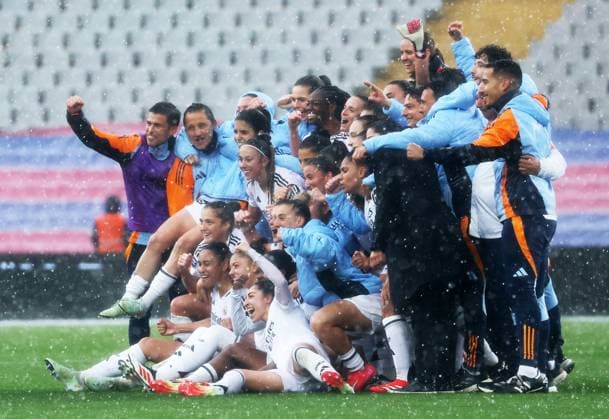 Fußball, Frauen, FC Barcelona - Real Madrid FC Barcelona, Barca v Real Madrid CF - Liga F Real Madrid players celebrate at the end of the match between FC Barcelona Women and Real Madrid CF Women, corresponding to week 23 of the Liga F, played at the Johan Cruyff Stadium in Barcelona, Spain, on March 23, 2025. Barcelona Spain  Copyright: xUrbanandsportx originalFilename:urbanandsport-fcbarcel250323_npdvr.jpg