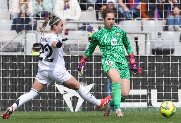 Fußball, Frauen, FC Barcelona - Real Madrid FC Barcelona, Barca v Real Madrid CF - Liga F Athenea del Castillo and Cata Coll play during the match between FC Barcelona Women and Real Madrid CF Women, corresponding to week 23 of the Liga F, at the Johan Cruyff Stadium in Barcelona, Spain, on March 23, 2025. Barcelona Spain  Copyright: xUrbanandsportx originalFilename:urbanandsport-fcbarcel250323_npeqL.jpg
