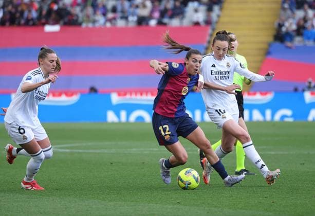 Fußball, Frauen, FC Barcelona - Real Madrid FC Barcelona, Barca v Real Madrid CF - Liga F Patri Guijarro and Caroline Weir play during the match between FC Barcelona Women and Real Madrid CF Women, corresponding to week 23 of the Liga F, at the Johan Cruyff Stadium in Barcelona, Spain, on March 23, 2025. Barcelona Spain  Copyright: xUrbanandsportx originalFilename:urbanandsport-fcbarcel250323_npPl9.jpg