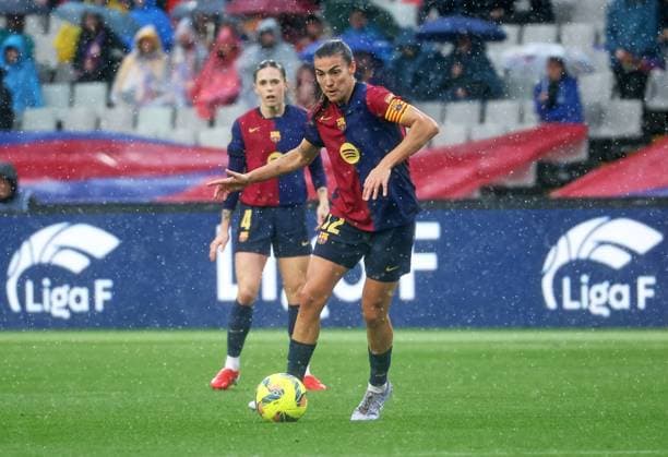 Fußball, Frauen, FC Barcelona - Real Madrid FC Barcelona, Barca v Real Madrid CF - Liga F Patri Guijarro plays during the match between FC Barcelona Women and Real Madrid CF Women, corresponding to week 23 of the Liga F, at the Olympic Stadium Lluis Companys in Barcelona, Spain, on March 23, 2025. Barcelona Spain  Copyright: xUrbanandsportx originalFilename:urbanandsport-fcbarcel250323_npwra.jpg