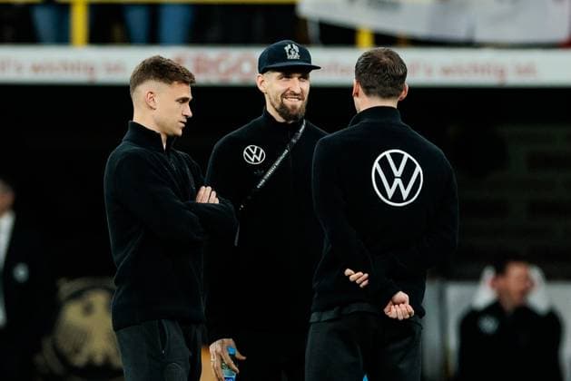 UEFA Nations League Germany Italy 23 03 2025 Joshua Kimmich Germany, 6 , Robert Andrich Germany, 23 during the pitch inspection UEFA Nations League second leg Germany Italy Dortmund, Signal Iduna Park, 23 03 2025 Copyright: xBEAUTIFULxSPORTS Wunderlx